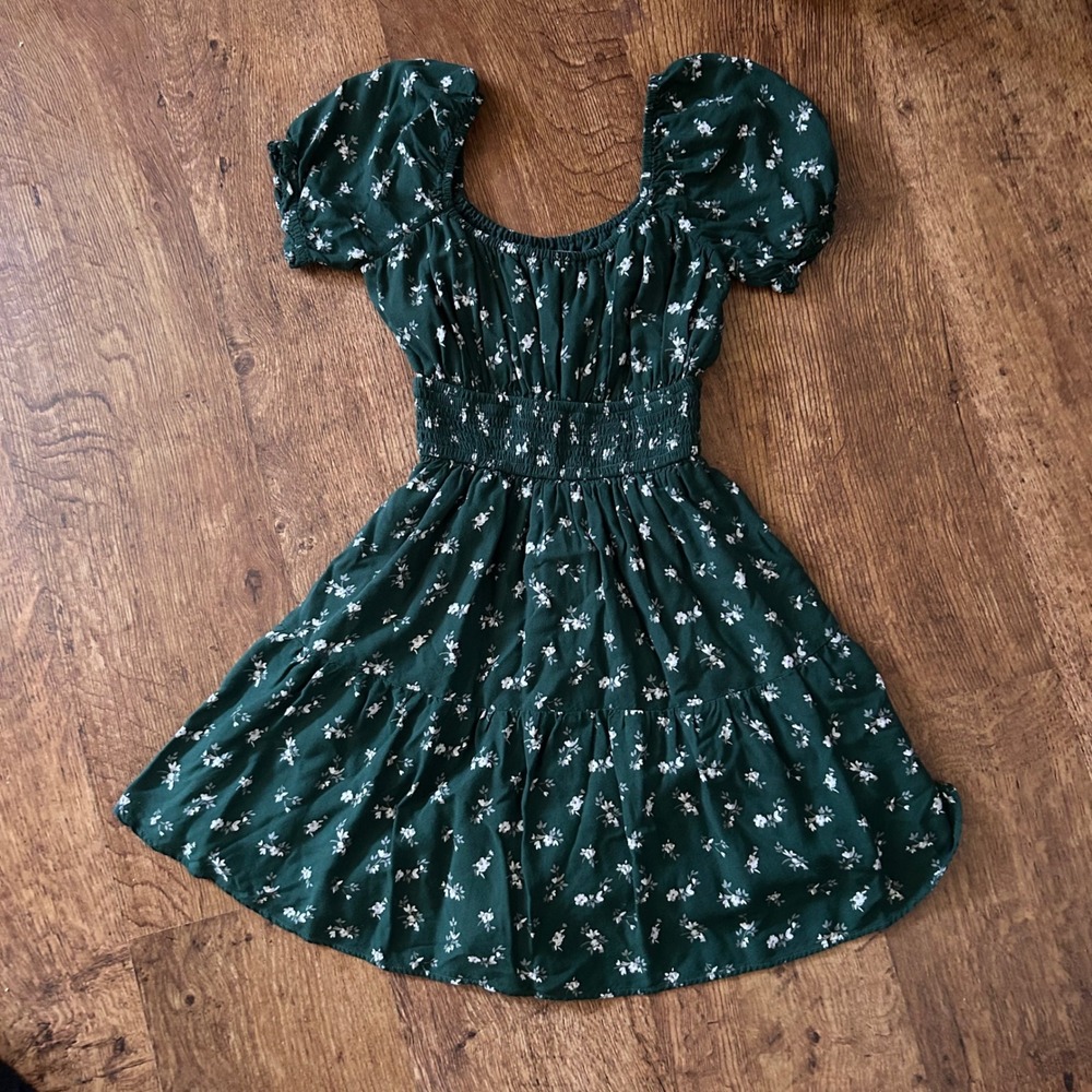 Hollister Green Floral Smocked Waist Romper Dress Puff Sleeve XS‎ Cottagecore